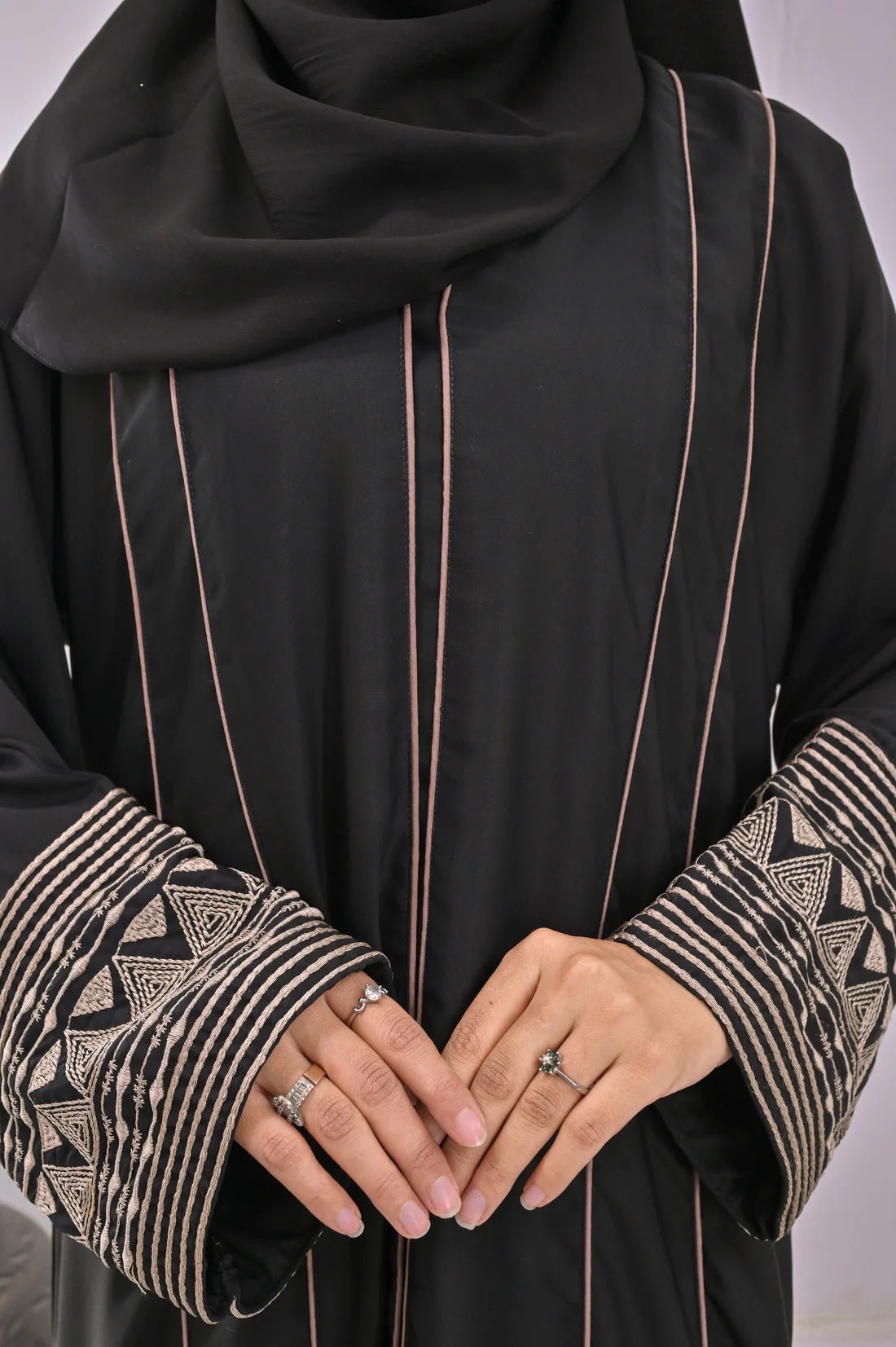 Nora Abaya - Cameo
