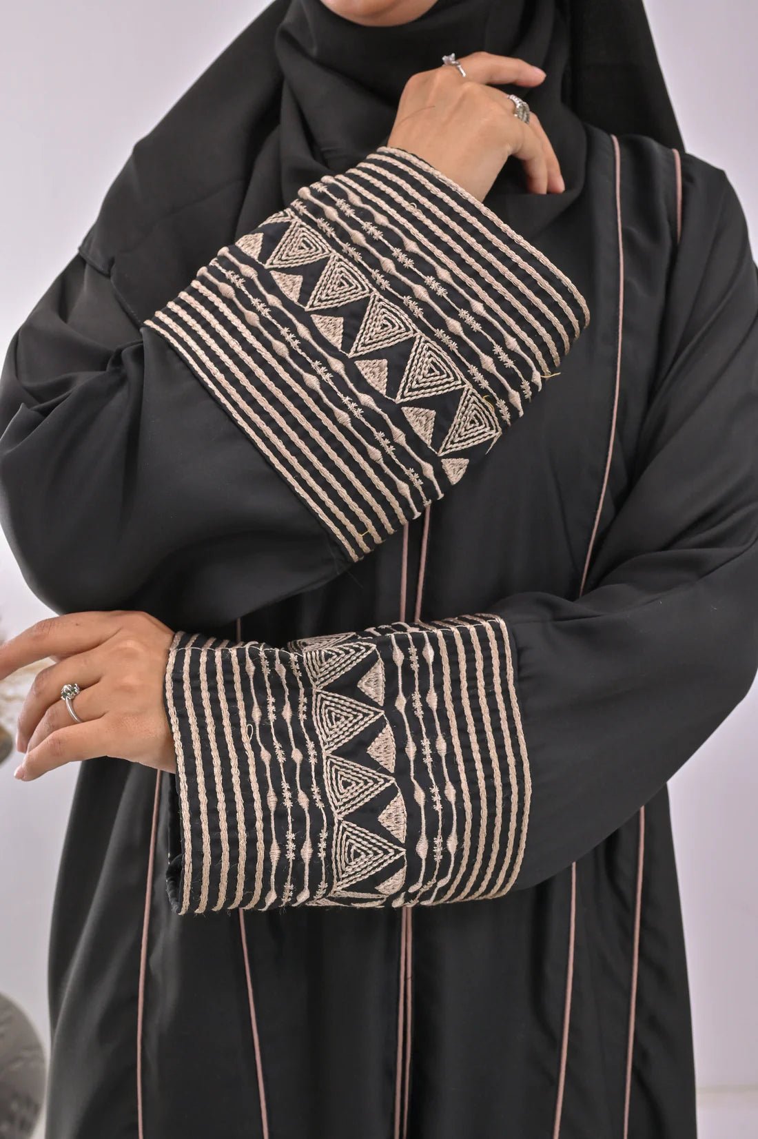 Nora Abaya - Cameo